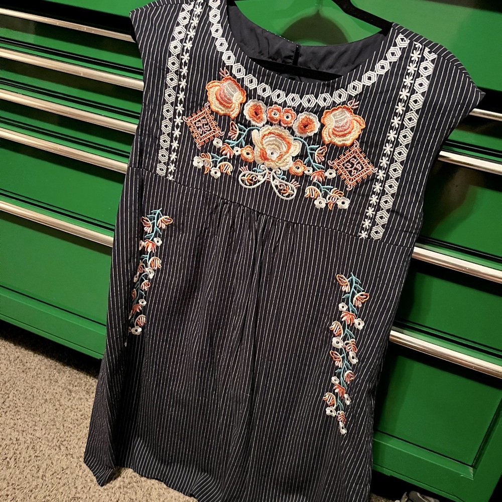 Floral embroidered sleeveless dress
